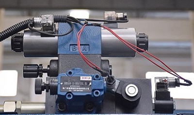 100t Cnc Metal Bending Machines, 3200 Mm Cnc Sheet Press Brake With E21 100 t CNC metalo lenkimo staklės, 3200 mm CNC lakštų presavimo stabdys su E21