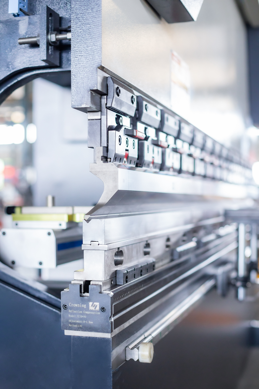 100 t hidraulinis CNC stabdžių presas