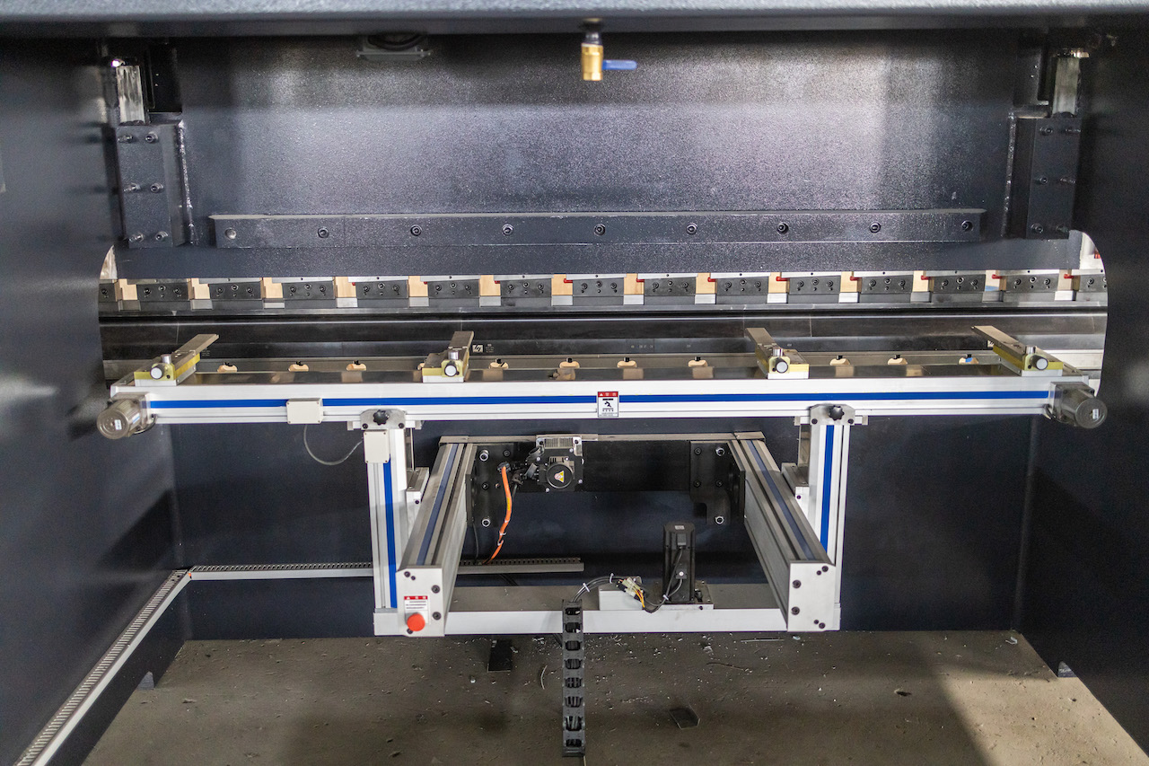 100 t hidraulinis CNC stabdžių presas