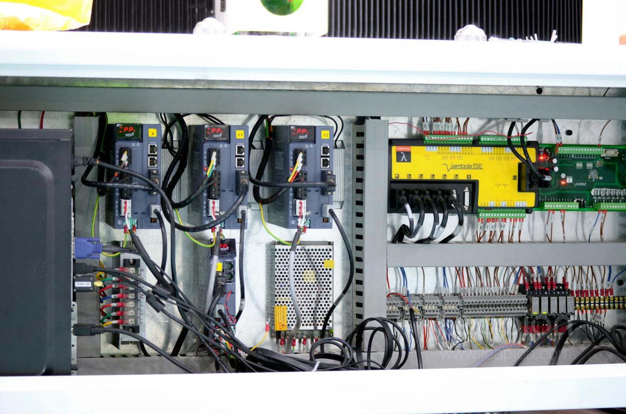 1500*3000mm 500w Racuys Or Ipg Fiber Laser Cutting Machine 1500 * 3000 mm 500 W Racuys arba Ipg pluošto lazerinio pjovimo staklės