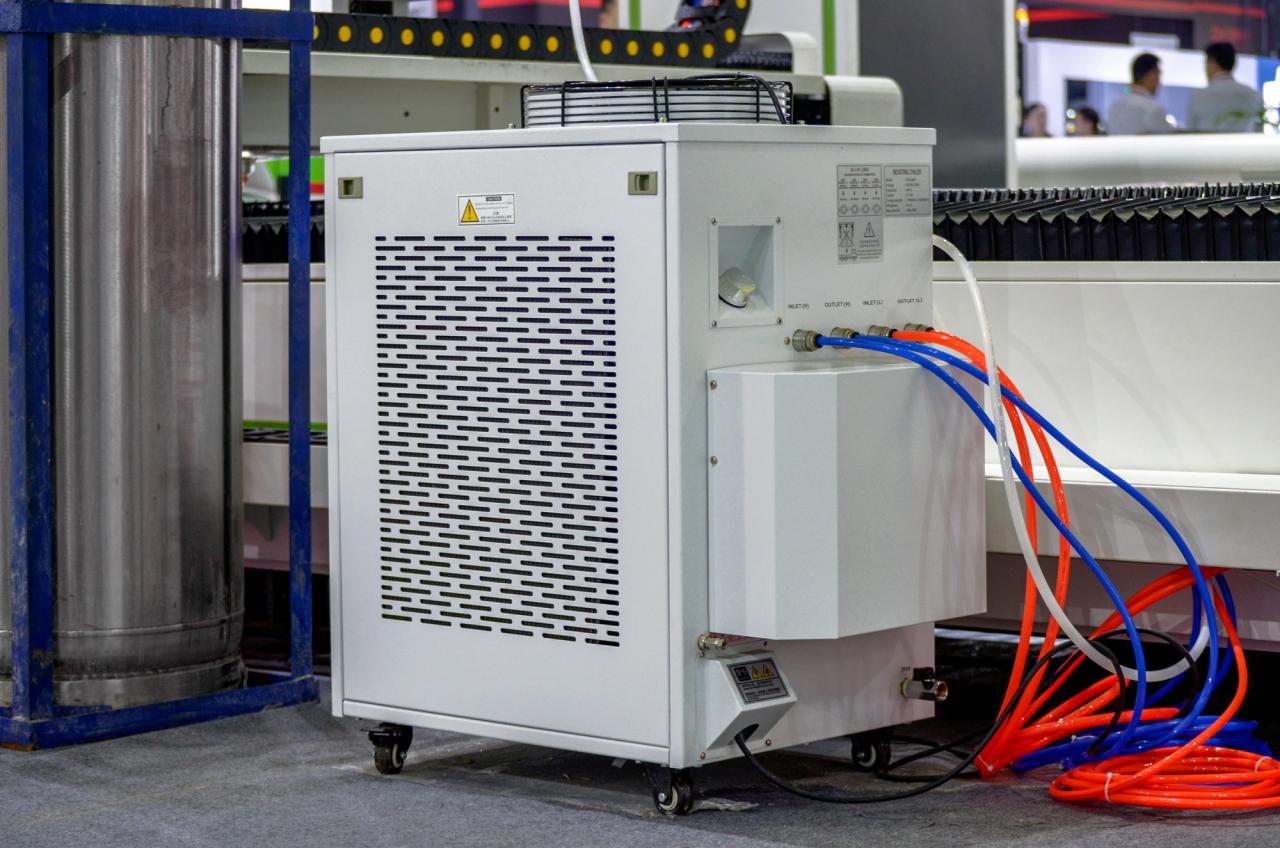 1500*3000mm 500w Racuys Or Ipg Fiber Laser Cutting Machine 1500 * 3000 mm 500 W Racuys arba Ipg pluošto lazerinio pjovimo staklės