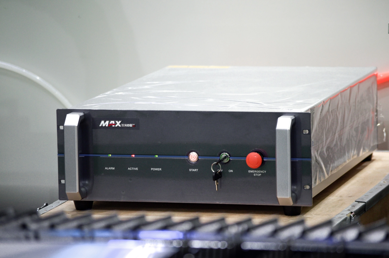 1500*3000mm 500w Racuys Or Ipg Fiber Laser Cutting Machine 1500 * 3000 mm 500 W Racuys arba Ipg pluošto lazerinio pjovimo staklės