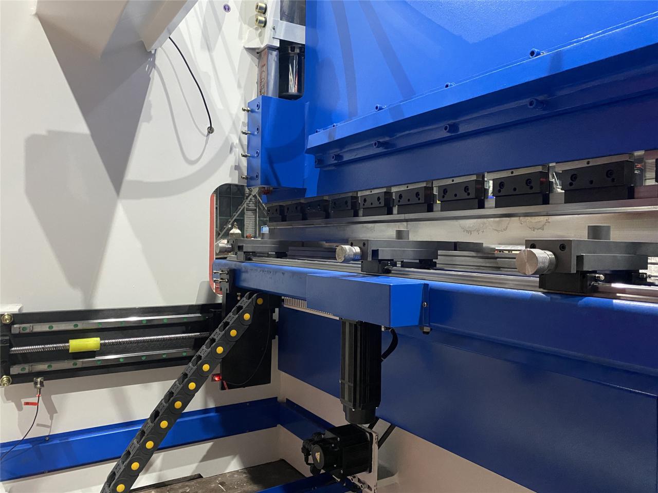 160t-4000 4-axis Cnc Hydraulic Bending Machine Press Brake 160t-4000 4 ašių CNC hidraulinis lenkimo staklės, paspauskite stabdį