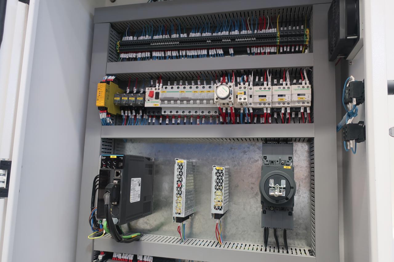 16 mm hidraulinė giljotininė kirpimo mašina lakštiniam metalui pjauti 6 metrus