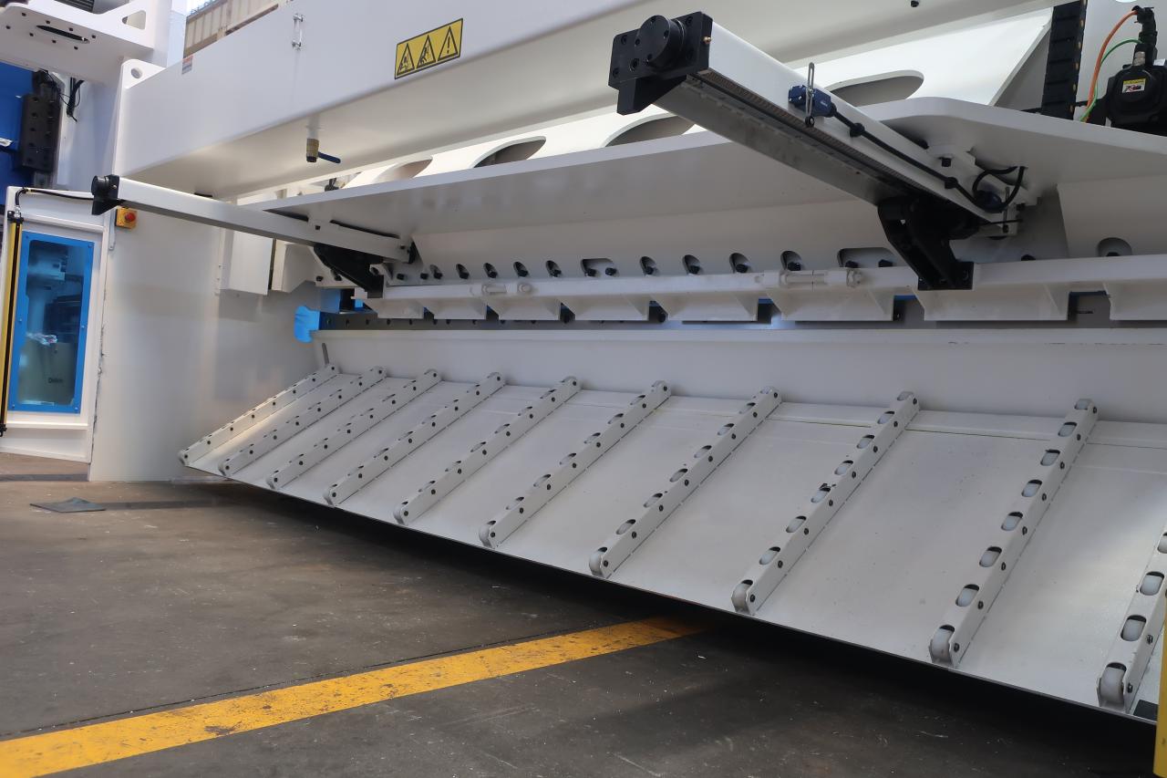 16 mm hidraulinė giljotininė kirpimo mašina lakštiniam metalui pjauti 6 metrus