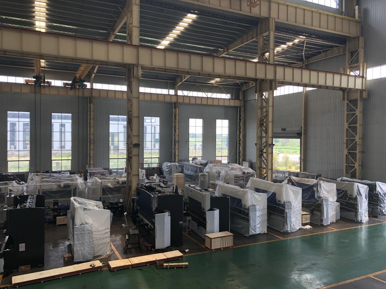 16mm Hydraulic Guillotine Shearing Machine For Sheet Metal Cutting 6 Meters 16 mm hidraulinė giljotininė kirpimo mašina lakštiniam metalui pjauti 6 metrus