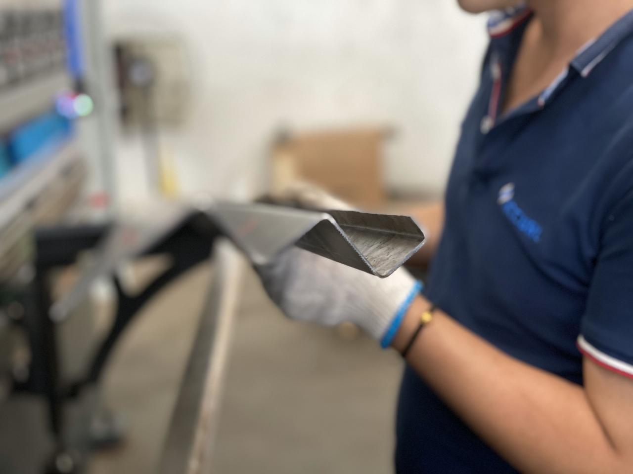 16mm Hydraulic Guillotine Shearing Machine For Sheet Metal Cutting 6 Meters 16 mm hidraulinė giljotininė kirpimo mašina lakštiniam metalui pjauti 6 metrus