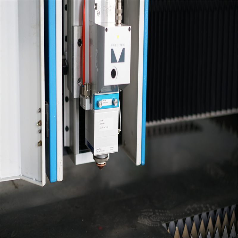 2000w metalo lazerinis pjoviklis CNC lakštinio metalo pluošto lazerinio pjovimo staklės