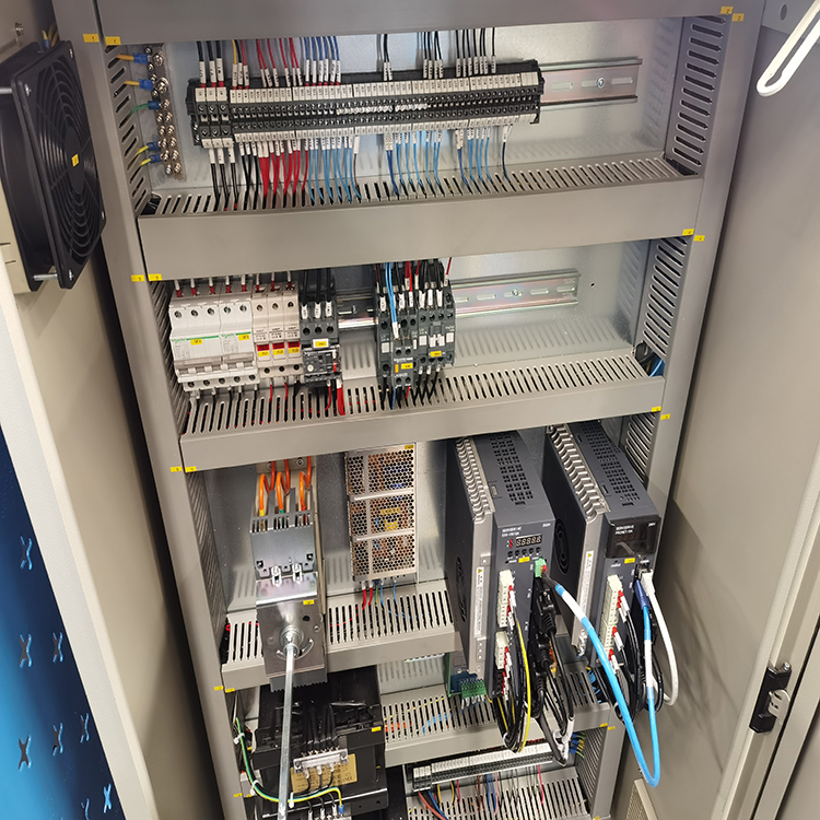 300t/4000 Hydraulic Press Brake Machine 300t/4000 hidraulinis presavimo stabdžių aparatas