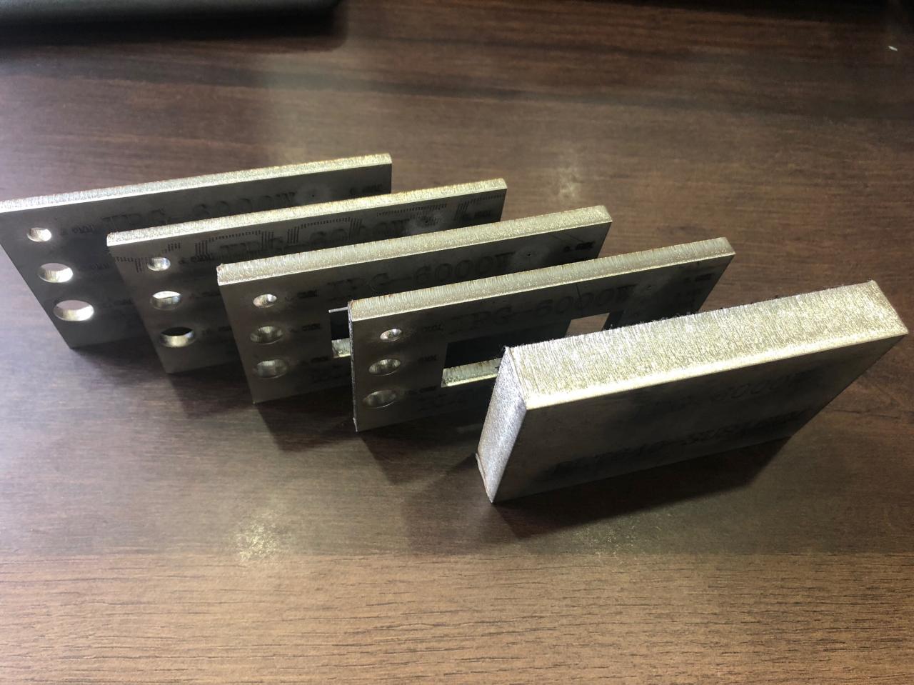 3015 4015 1kw To 6kw Cnc Fiber Laser Cutting Machine Raycus Laser Power 3015 4015 1kw iki 6kw Cnc pluošto lazerinio pjovimo staklės Raycus Laser Power