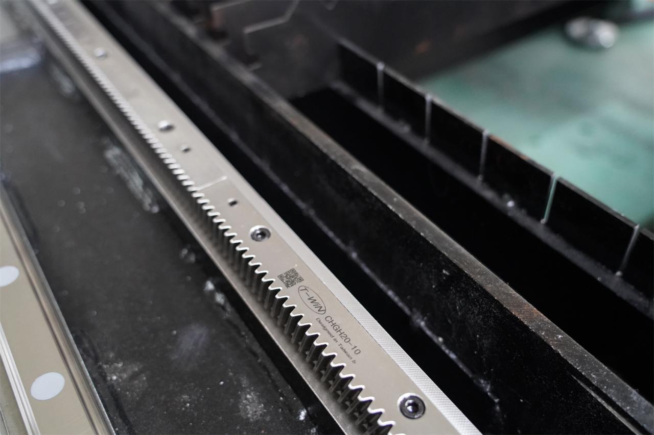 3015 4kw 1kw 2kw 3kw Stainless Steel Cnc Fiber Laser Cutting Machine 3015 4kw 1kw 2kw 3kw nerūdijančio plieno CNC pluošto lazerinio pjovimo staklės