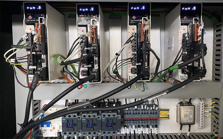 3015 Fiber Laser Cutting Machine For High-Speed Cutting Of 1-6mm Metal Materials 3015 pluošto lazerinio pjovimo mašina, skirta greitai pjauti 1–6 mm metalines medžiagas