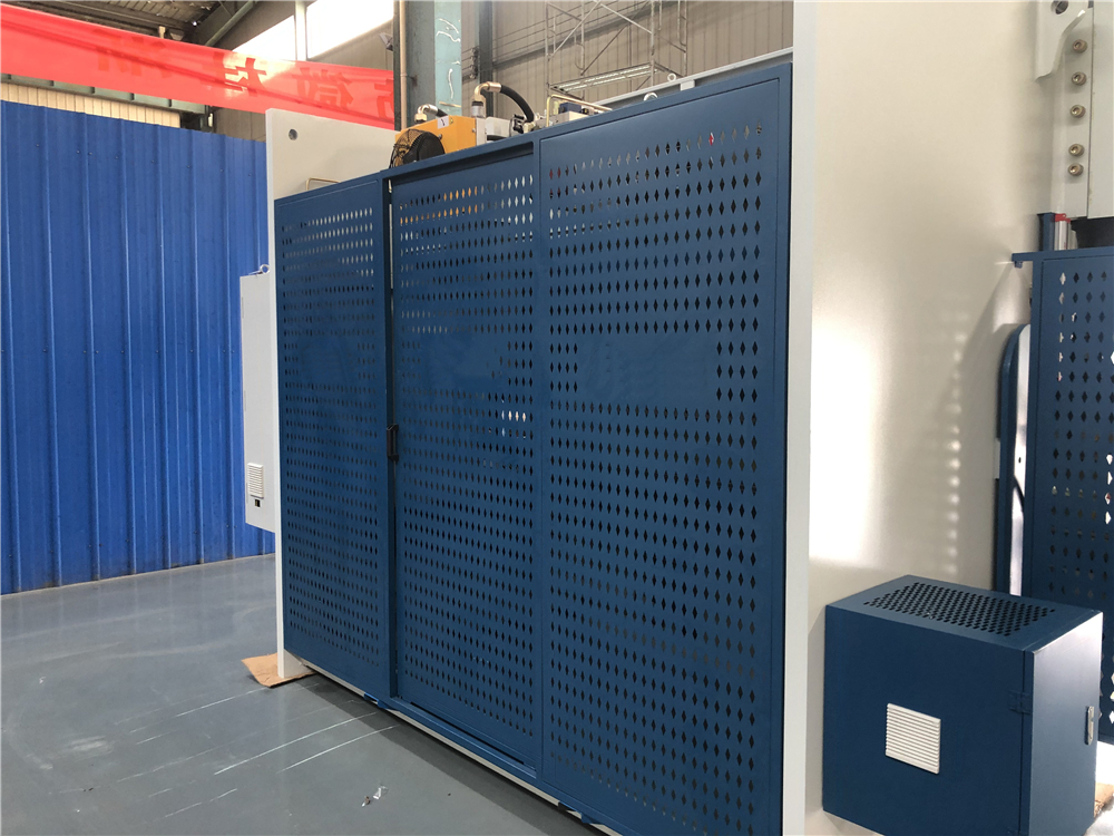 3+1 Axis Cnc Hydraulic Press Brake With Esa System 3+1 ašies Cnc hidraulinis presavimo stabdys su ESA sistema