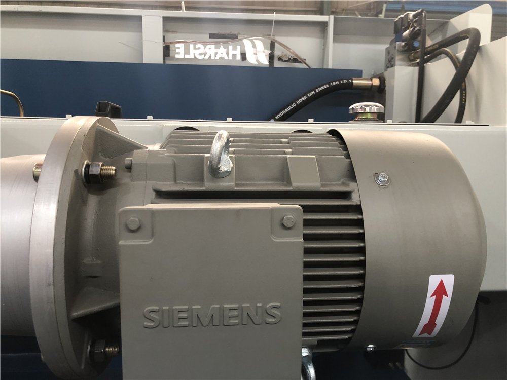 3+1 Axis Cnc Hydraulic Press Brake With Esa System 3+1 ašies Cnc hidraulinis presavimo stabdys su ESA sistema