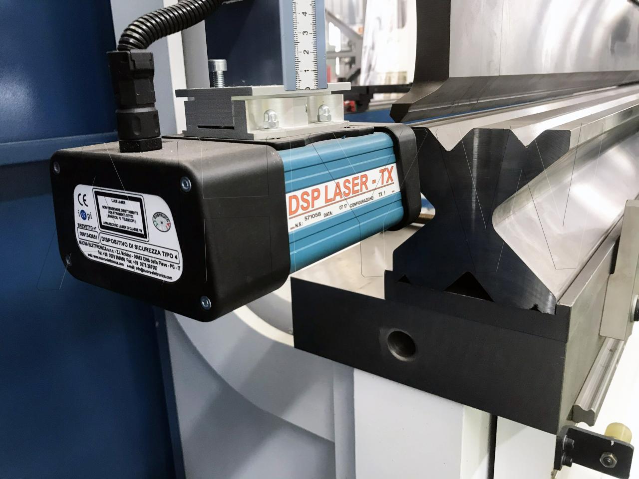 4 Axis Cnc Tandem Press Brake With Delem Da58t 2d Graphical Controller 4 ašių Cnc tandeminis stabdys su Delem Da58t 2d grafiniu valdikliu