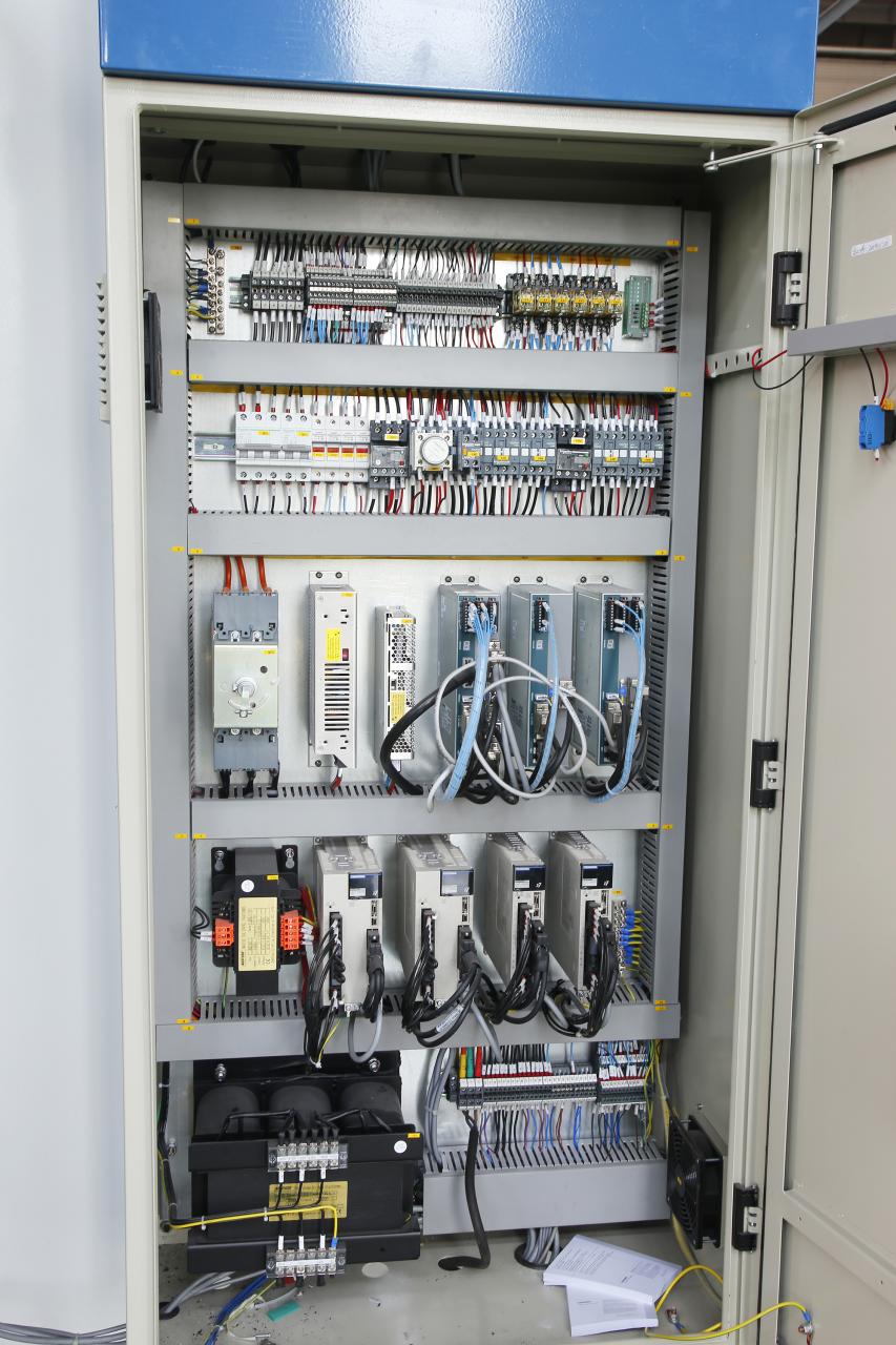 4 Axis Cnc Tandem Press Brake With Delem Da58t 2d Graphical Controller 4 ašių Cnc tandeminis stabdys su Delem Da58t 2d grafiniu valdikliu