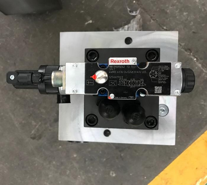 4 Axis Cnc Tandem Press Brake With Delem Da58t 2d Graphical Controller 4 ašių Cnc tandeminis stabdys su Delem Da58t 2d grafiniu valdikliu