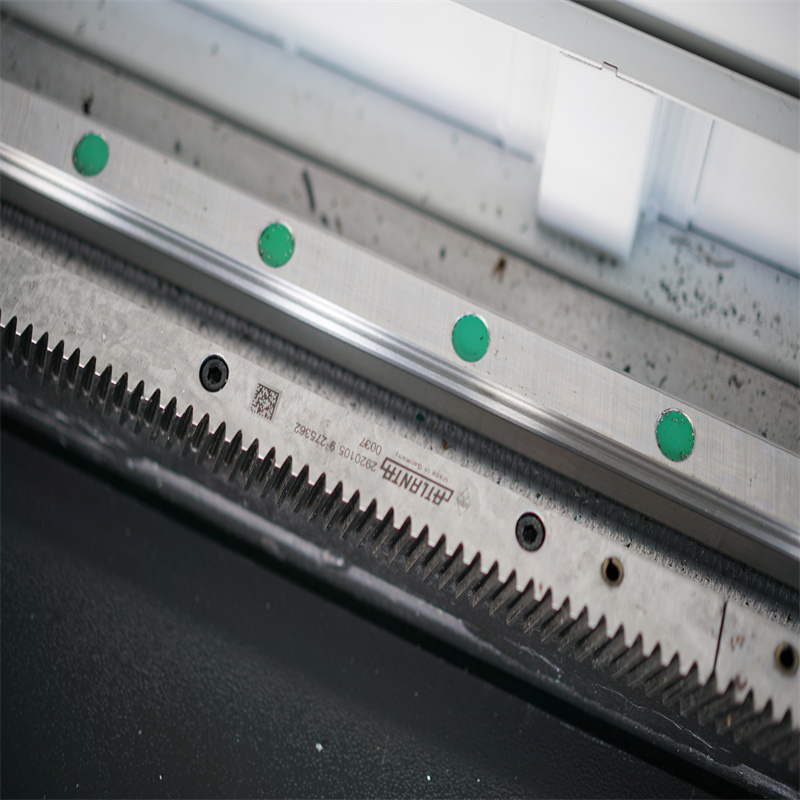 500W 1500W 4Kw pluošto lazerinio pjovimo staklės lakštinio metalo lazerinis pjaustytuvas 2000W 3kw