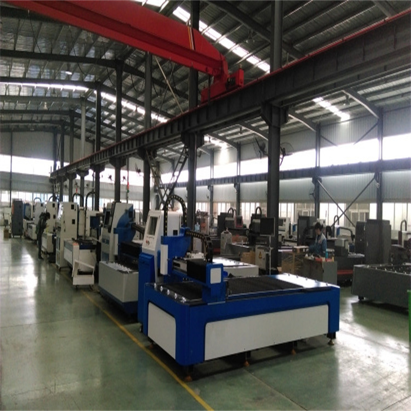 Parduodama 500 W lakštinio metalo pjovimo lazeriu staklės pigiai