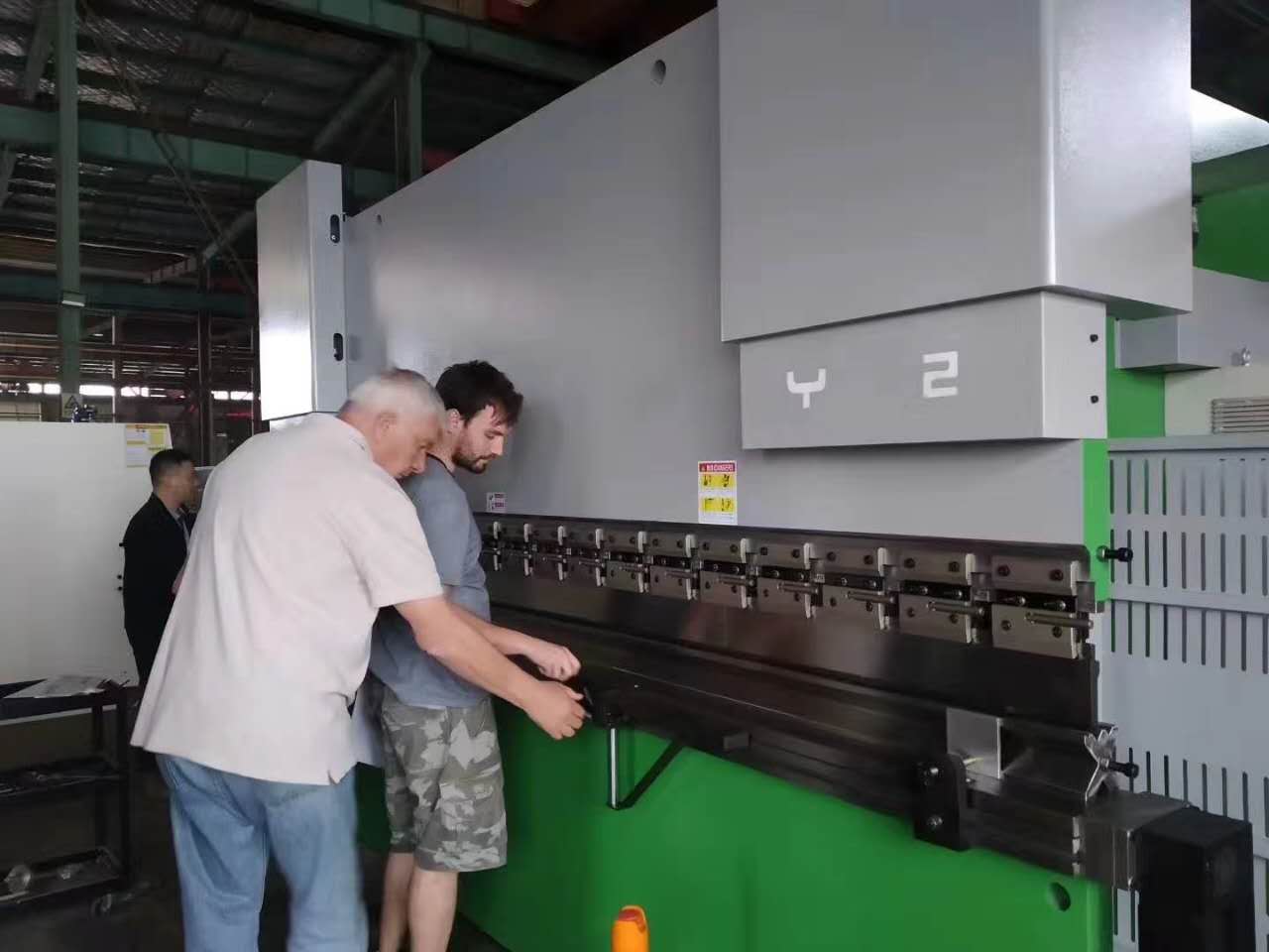 63 Ton Metal Steel Sheet Plate Bending Machine Cnc Hydraulic Press Brake For Metal Working 63 tonų metalo plieno lakštų lenkimo staklės CNC hidraulinis preso stabdys metalo apdirbimui