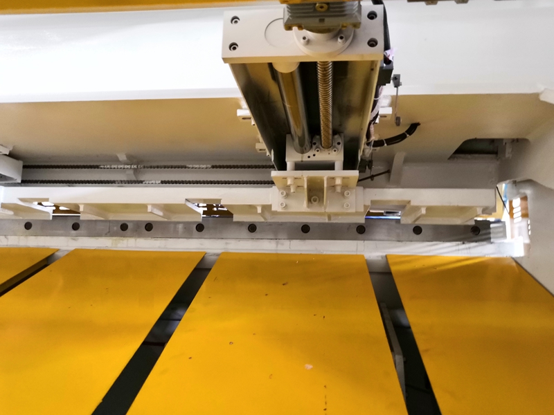 6mm Q11 Electric Sheet Plate Shearing Machine 8 Feet Sheet Metal Shearing Machine 6 mm Q11 elektrinė lakštų plokščių kirpimo mašina 8 pėdų lakštinio metalo kirpimo mašina