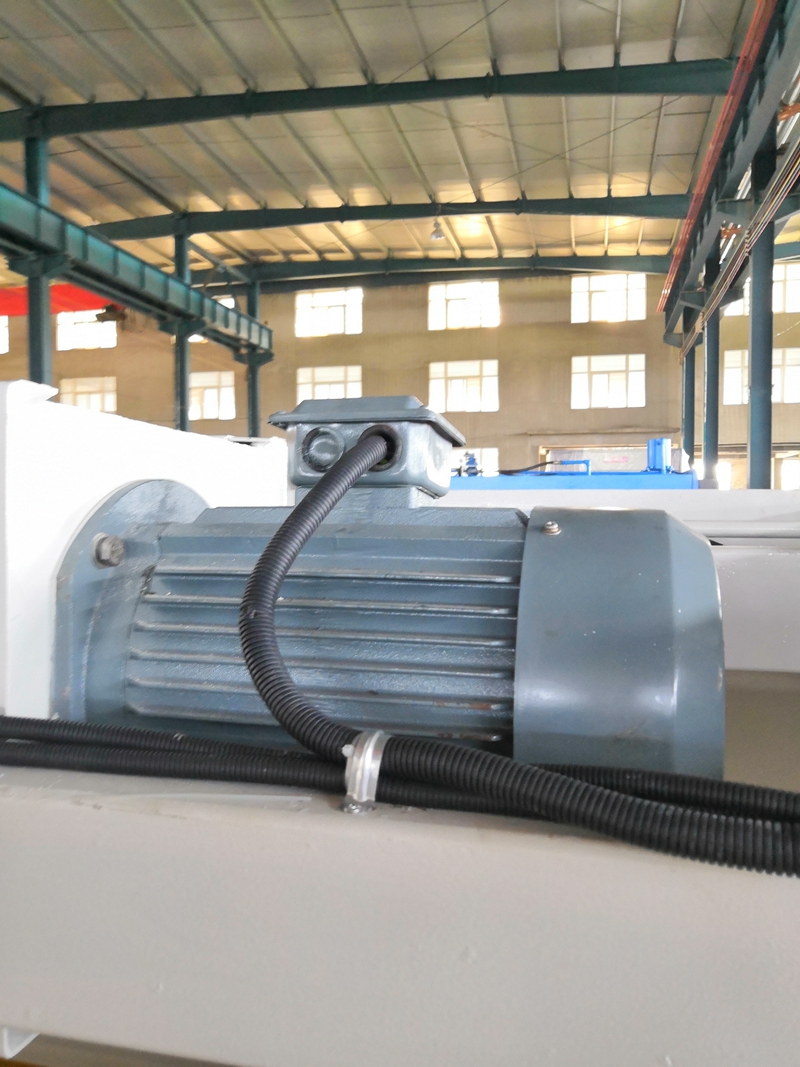 6mm Q11 Electric Sheet Plate Shearing Machine 8 Feet Sheet Metal Shearing Machine 6 mm Q11 elektrinė lakštų plokščių kirpimo mašina 8 pėdų lakštinio metalo kirpimo mašina