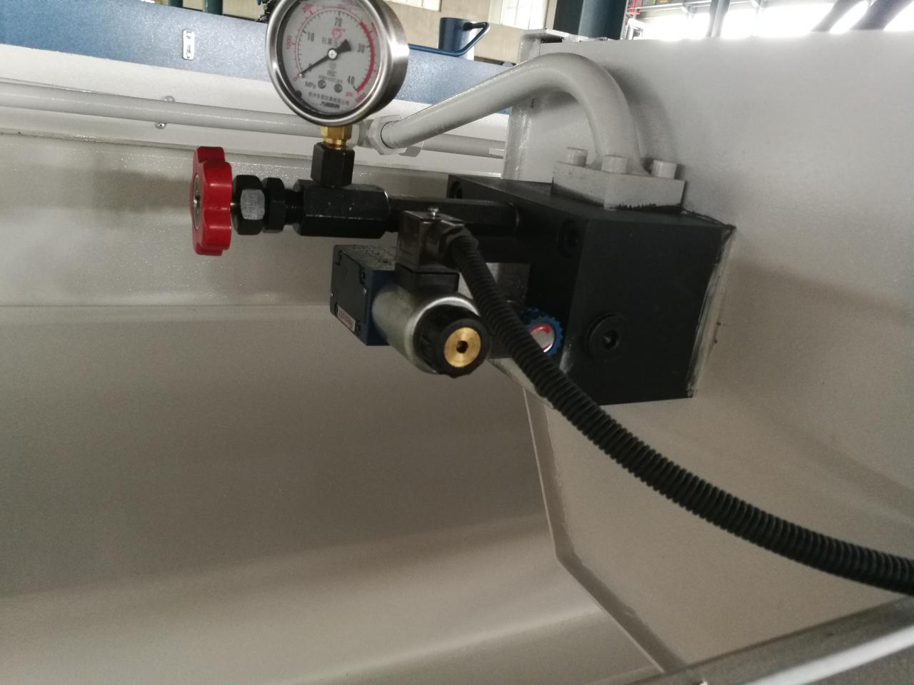 6mm Q11 Electric Sheet Plate Shearing Machine 8 Feet Sheet Metal Shearing Machine 6 mm Q11 elektrinė lakštų plokščių kirpimo mašina 8 pėdų lakštinio metalo kirpimo mašina