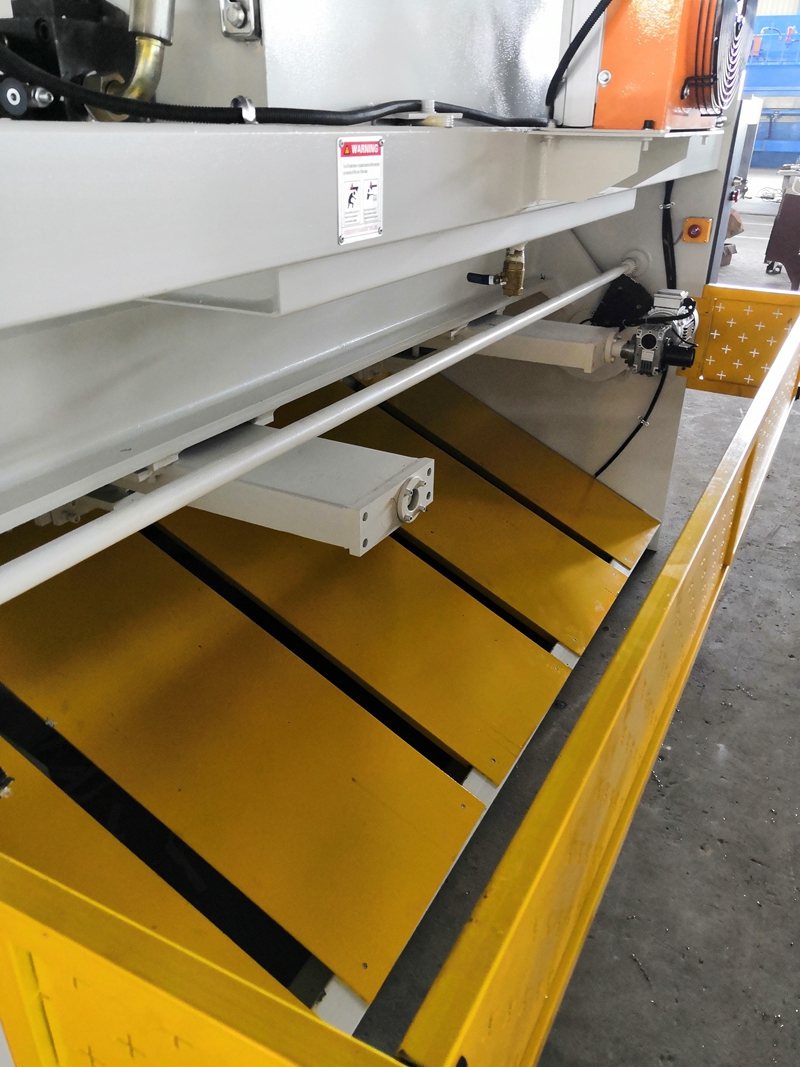 6mm Q11 Electric Sheet Plate Shearing Machine 8 Feet Sheet Metal Shearing Machine 6 mm Q11 elektrinė lakštų plokščių kirpimo mašina 8 pėdų lakštinio metalo kirpimo mašina