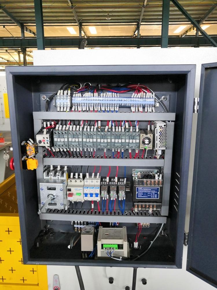 6mm Q11 Electric Sheet Plate Shearing Machine 8 Feet Sheet Metal Shearing Machine 6 mm Q11 elektrinė lakštų plokščių kirpimo mašina 8 pėdų lakštinio metalo kirpimo mašina