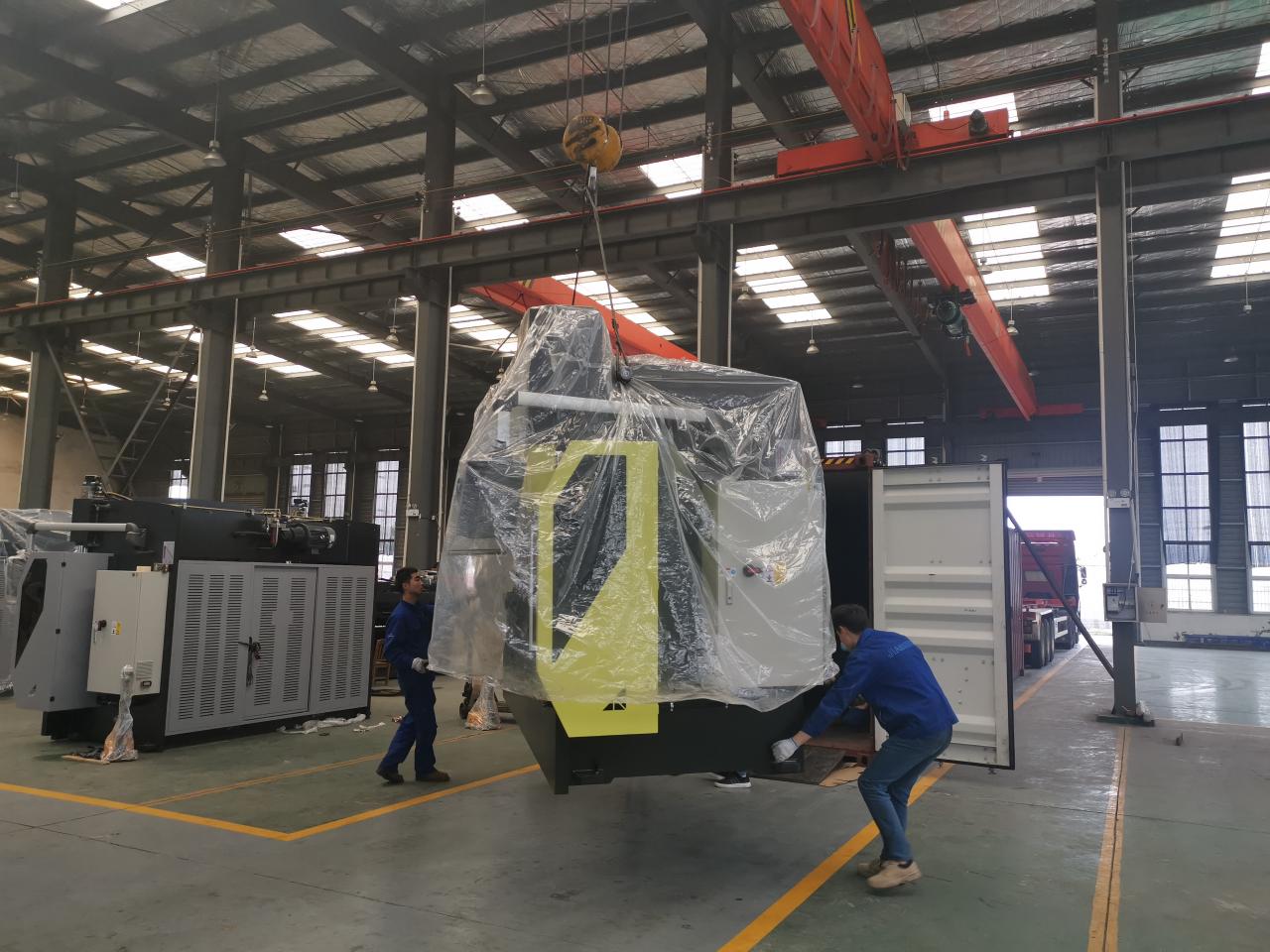 6mm*3200 Hydraulic Steel Plate Cutting Machinery Steel Plate Shearing Machine 6 mm * 3200 hidraulinės plieno plokščių pjovimo mašinos Plieno plokščių kirpimo staklės