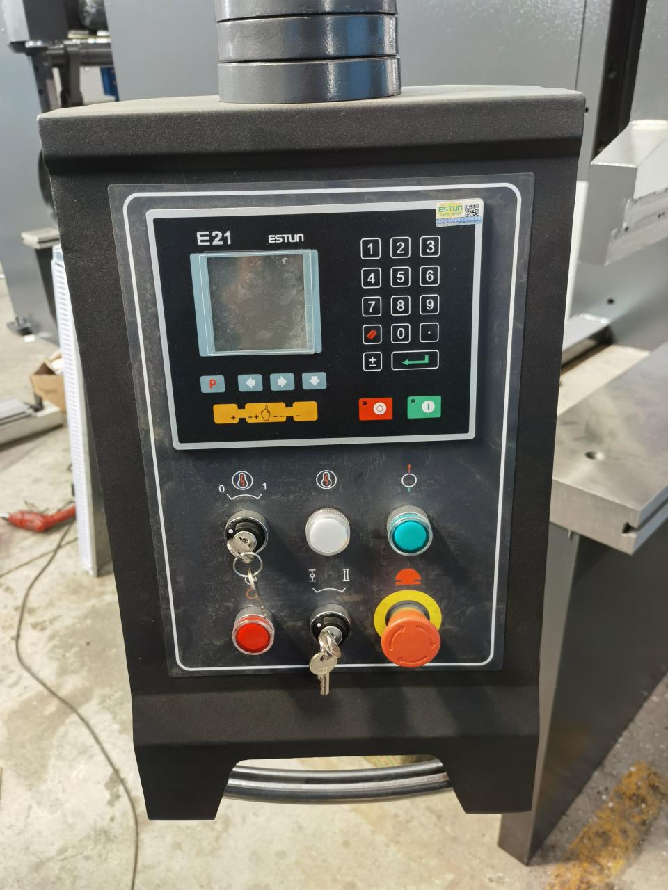 6x3200 mm nerūdijančio plieno plokščių pjovimo mašina, automatinė geležies lakštų kirpimo mašina