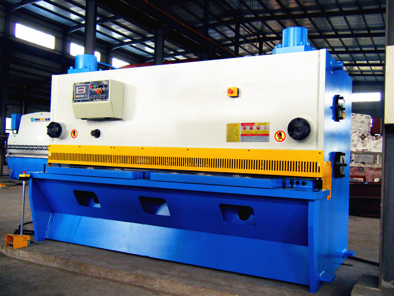 Aluminium Cutting Machine Hydraulic Guillotine Shearing Machine Pendulum Plate Shears Aliuminio pjovimo staklių hidraulinės giljotininės kirpimo mašinos švytuoklės plokščių žirklės
