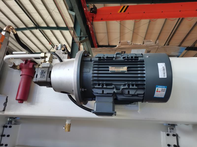 China Metal Hydraulic Press Brake Machine With Reasonable Price Kinijos metalo hidraulinio preso stabdžių mašina už priimtiną kainą