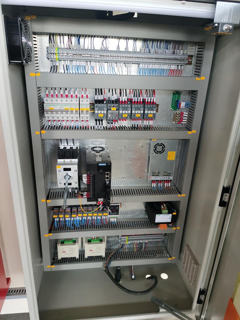 China Metal Hydraulic Press Brake Machine With Reasonable Price Kinijos metalo hidraulinio preso stabdžių mašina už priimtiną kainą