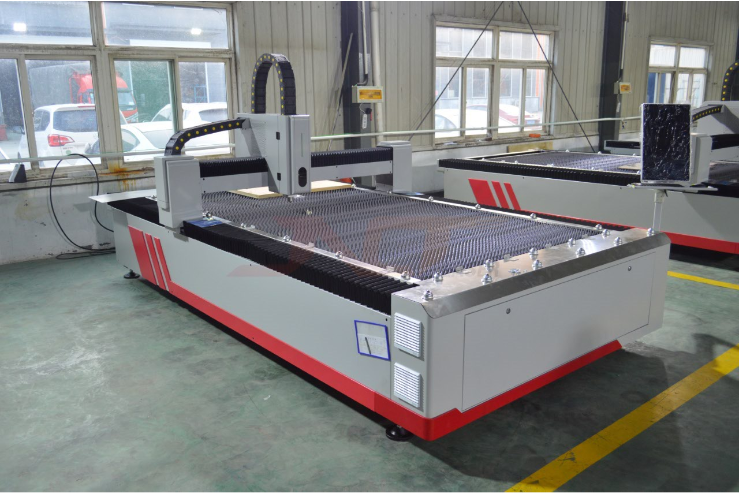 Cnc 2000w Fiber Laser Cutting Machine For Industrial Metal Sheet Cutting Cnc 2000w pluošto lazerinio pjovimo mašina, skirta pramoniniam metalo lakštų pjovimui