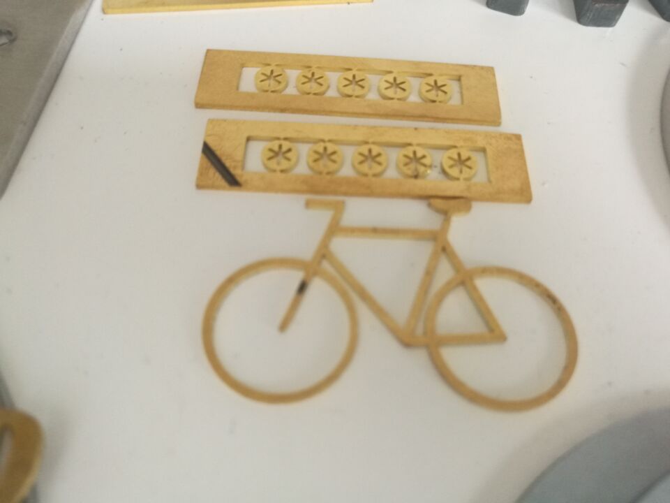 Cnc Fiber Laser Metal Cutting Machine 2000w Fiber Laser Cutting Machine Cnc pluošto lazerinio metalo pjovimo staklės 2000w pluošto lazerinio pjovimo staklės