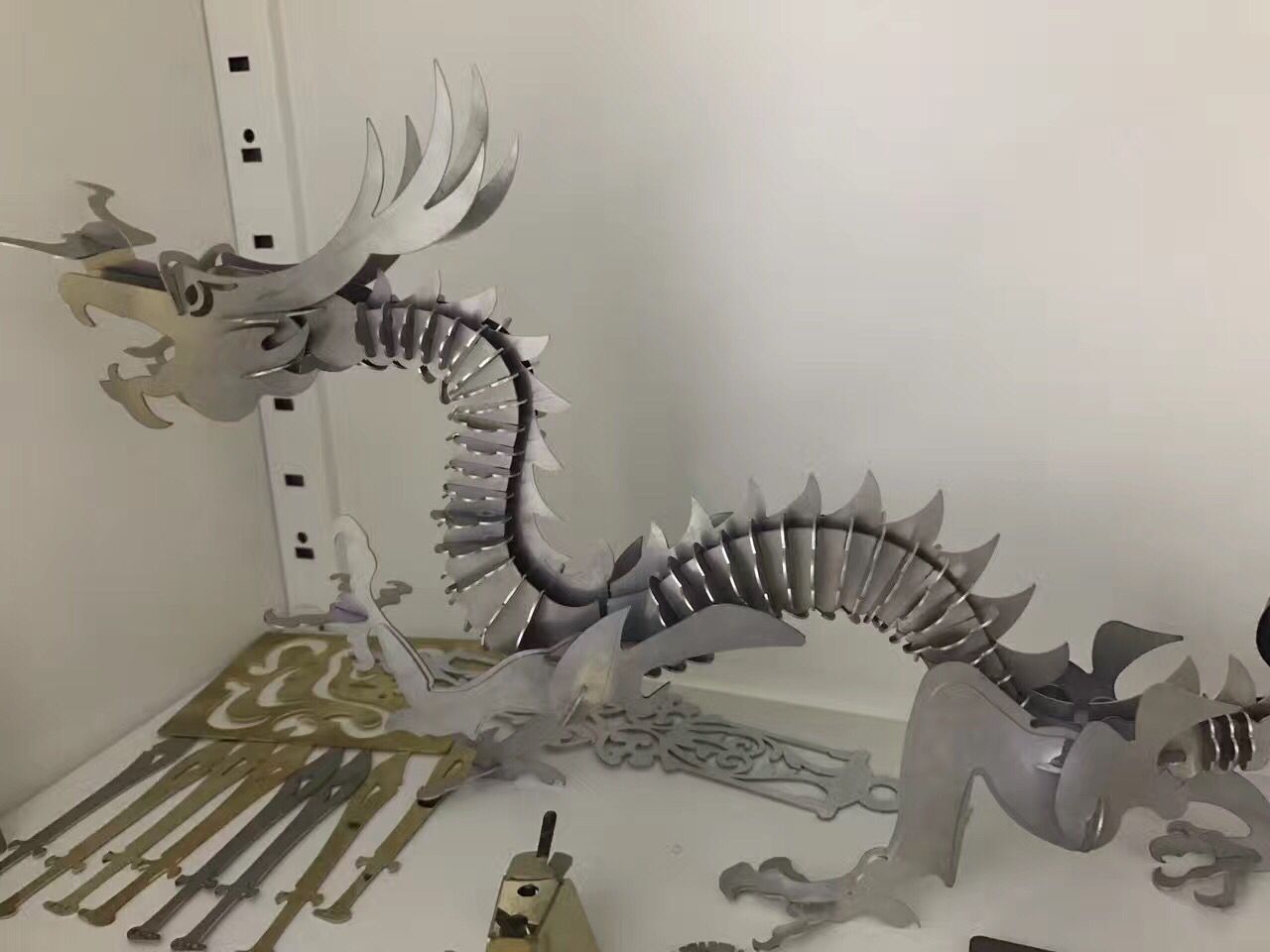 Cnc Fiber Laser Metal Cutting Machine 2000w Fiber Laser Cutting Machine Cnc pluošto lazerinio metalo pjovimo staklės 2000w pluošto lazerinio pjovimo staklės