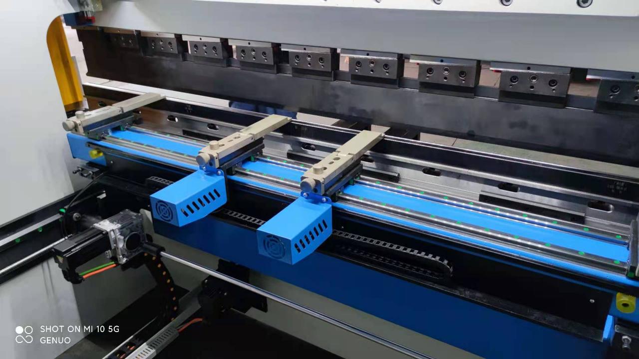 Da-66t Controller Cnc Hydraulic Press Brake Price With 3d Touch Screen System Da-66t valdiklis Cnc hidraulinio preso stabdžių kaina su 3d jutiklinio ekrano sistema
