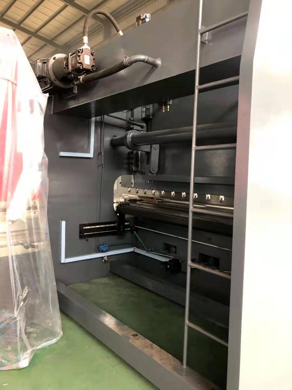 Da53t Cnc System Controller 125t4000 3+1 Axis Cnc Hydraulic Press Brake With Good Quality Da53t Cnc sistemos valdiklis 125t4000 3+1 ašies Cnc hidraulinis preso stabdys, geros kokybės