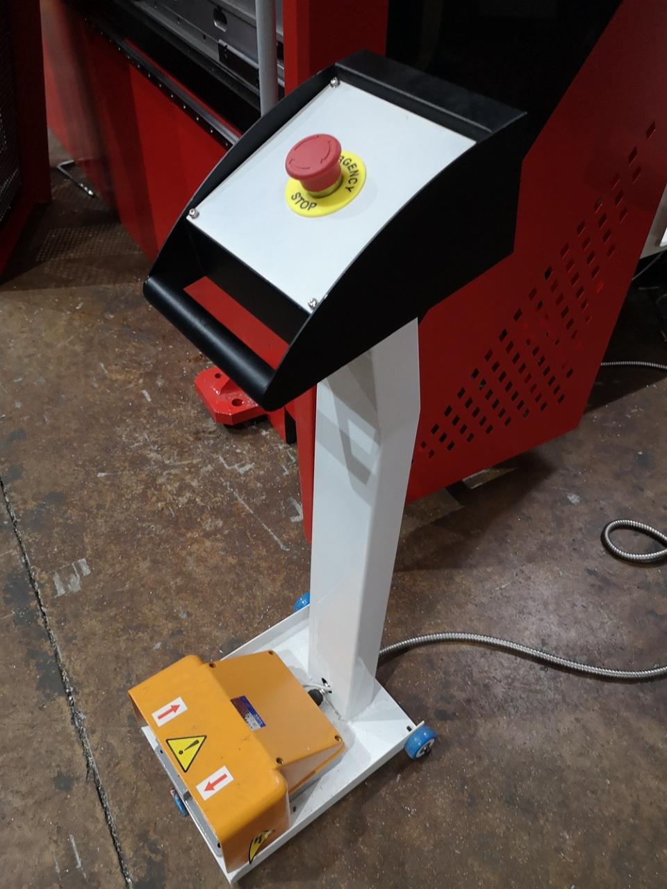 Delem Da66t 125 3+1 4+1 6+1 8+1 Cnc Hydraulic Press Brake For Metal Plate Bending Delem Da66t 125 3+1 4+1 6+1 8+1 Cnc hidraulinis presavimo stabdys, skirtas metalo plokštės lenkimui