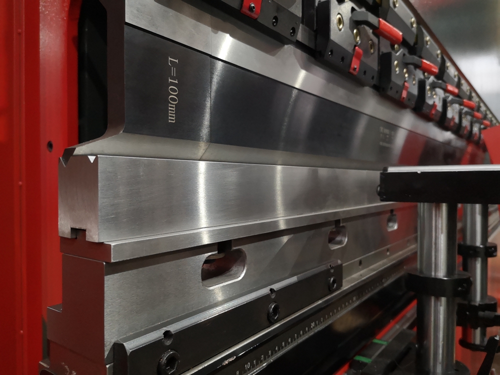 Delem Da66t 125 3+1 4+1 6+1 8+1 Cnc Hydraulic Press Brake For Metal Plate Bending Delem Da66t 125 3+1 4+1 6+1 8+1 Cnc hidraulinis presavimo stabdys, skirtas metalo plokštės lenkimui