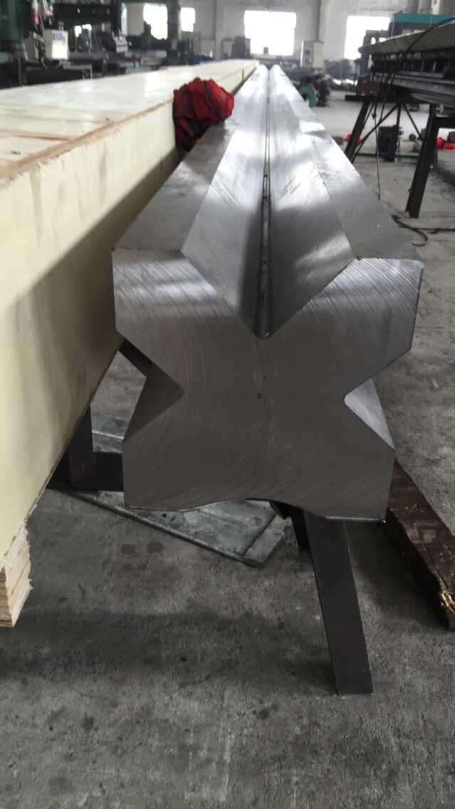 Visiškai automatinė didelės galios lakštų lenkimo mašina ir CNC presavimo stabdžių mašina