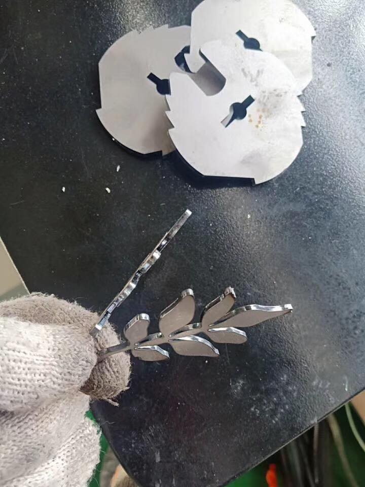 Didelės galios 3015 2000 W metalo lakštų CNC pluošto lazerinio pjovimo staklės