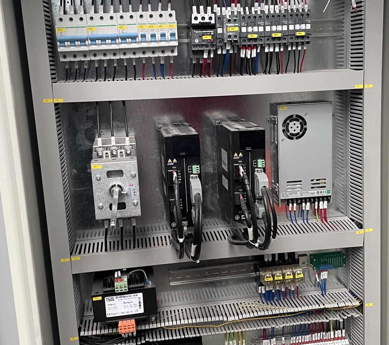 High Quality 3m Press Brake Machine Hydraulic 100 Ton For Sheet Metal Bending Aukštos kokybės 3 m presavimo stabdžių mašina, hidraulinė 100 tonų lakštų lenkimui