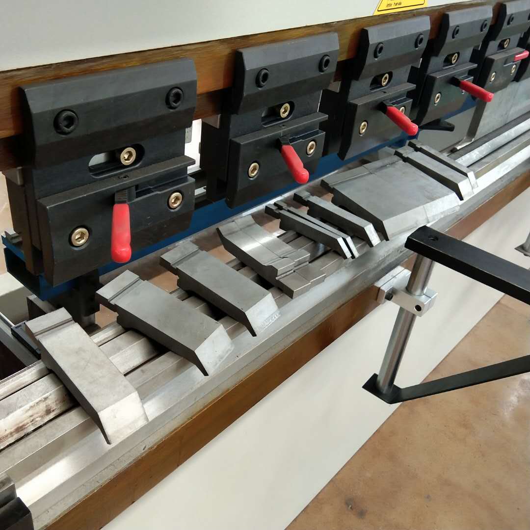 Hydraulic Press Brake Of 130t/3200mm 4+1 Axis Delem Da53t Cnc Press Brake 130 t/3200 mm 4+1 ašies Delem Da53t Cnc preso stabdžių hidraulinis stabdys