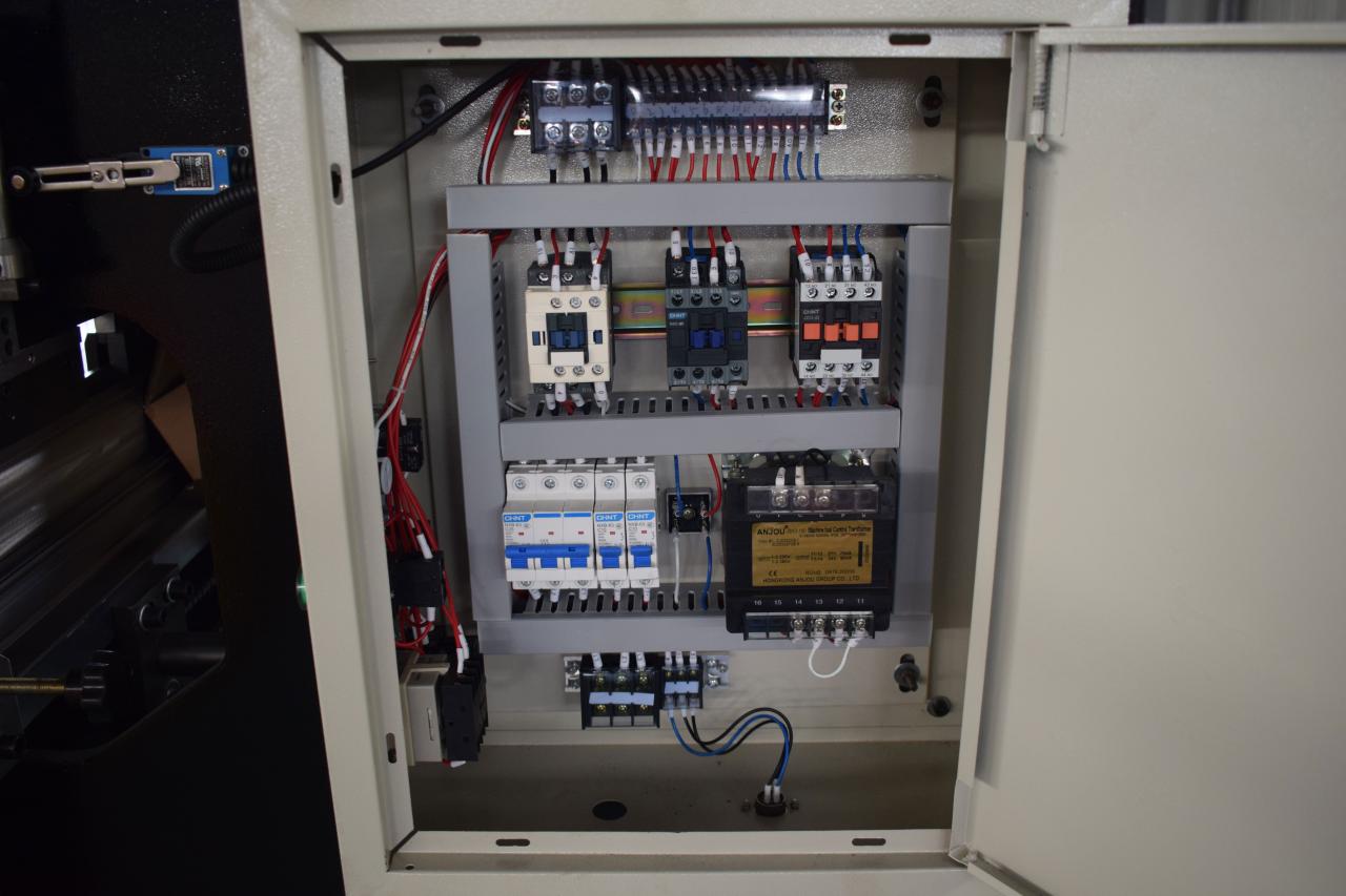 Hidraulinis lakštinio metalo lenkimo CNC presavimo stabdžių staklės Wc67y