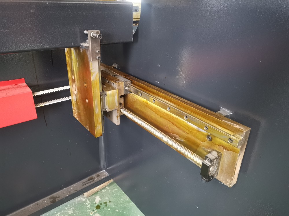 Hydraulic Stainless Steel Wc67y/k-300/6000 Mould Crowning Press Brake Hidraulinis nerūdijančio plieno Wc67y/k-300/6000 formos karūnavimo preso stabdys