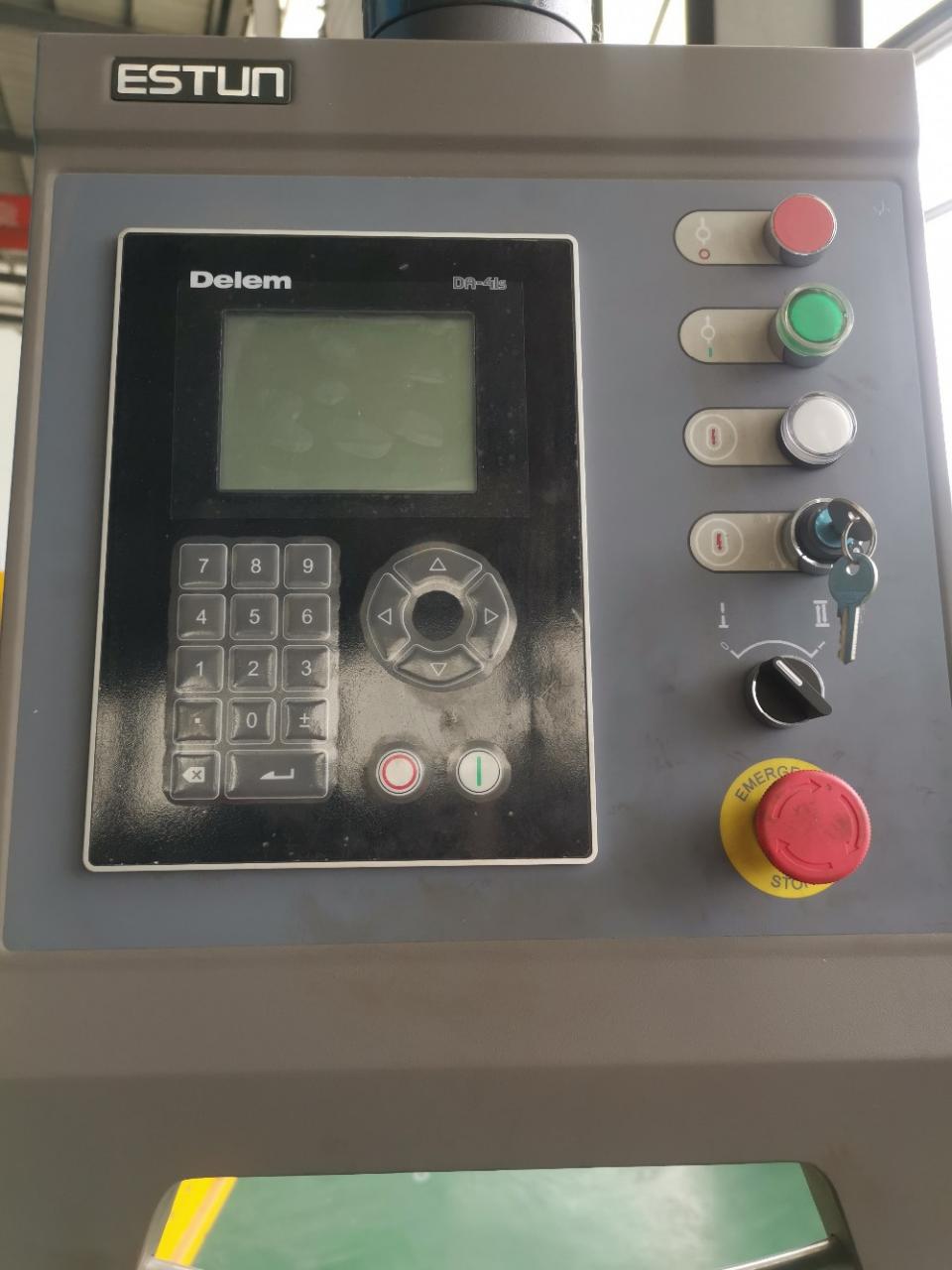 Hydraulic Stainless Steel Wc67y/k-300/6000 Mould Crowning Press Brake Hidraulinis nerūdijančio plieno Wc67y/k-300/6000 formos karūnavimo preso stabdys