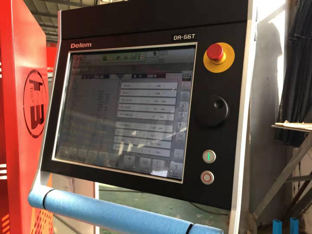 Hydraulic Stainless Steel Wc67y/k-300/6000 Mould Crowning Press Brake Hidraulinis nerūdijančio plieno Wc67y/k-300/6000 formos karūnavimo preso stabdys