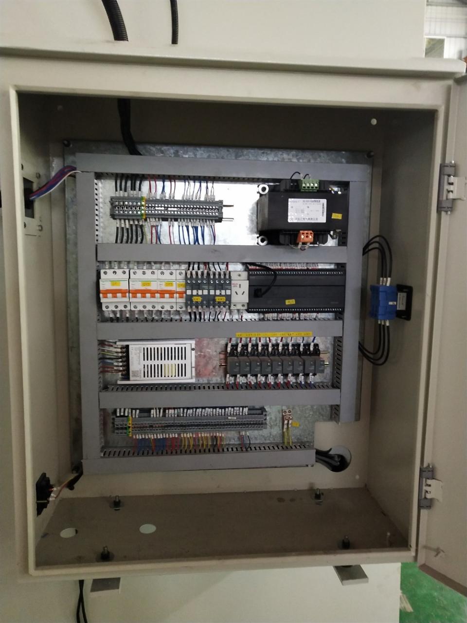 Pneumatinės trinties sankabos didelio našumo perforavimo presavimo mašina